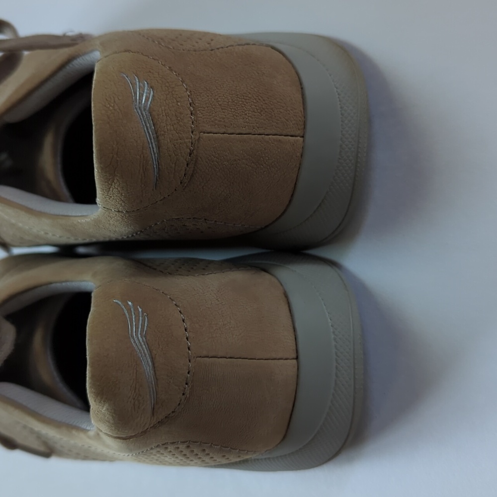 Dansko, Alissa, tan/ khaki walking shoe. Sz 10. (40) - Picture 9 of 12